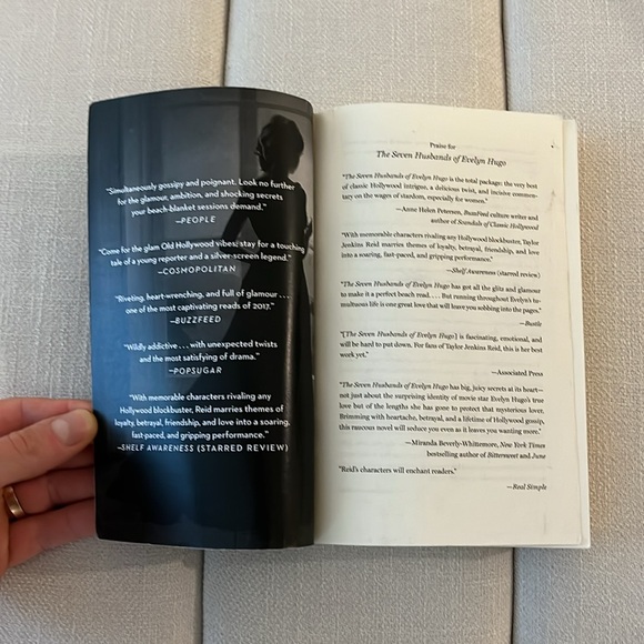 Taylor Jenkins Reid The Seven Husbands of Evelyn Hugo book - Picture 4 of 4
